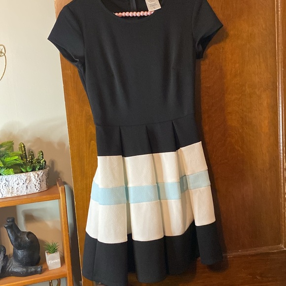 Gorgeous B.DARLIN shirt sleeve pleated mini dress with pretty blue stripe 😍😍😍 - Picture 3 of 7